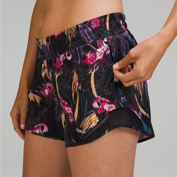 lululemon athletica Pants - 💕 LULULEMON hotty Hot Low-Rise Lined Short 4" in Veiled Floral Black Multi Black